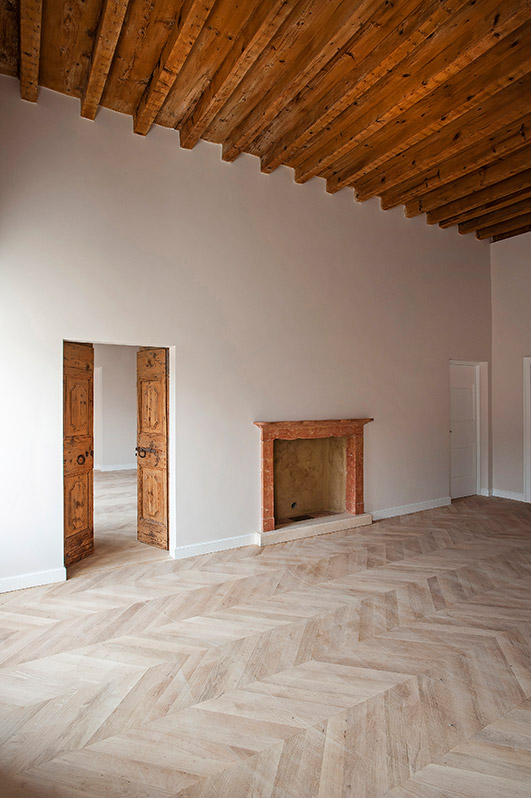 Salone con parquet